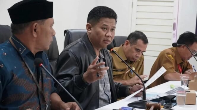 
					Ratusan PPPK Paruh Waktu dan Guru Teknis Geruduk DPRD Pemalang, Tuntut Status Penuh Waktu