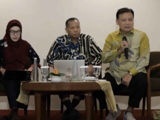 Anggota KY selaku Ketua Bidang Pengawasan Hakim dan Investigasi KY Abhan saat memberikan materi dalam Forum Diskusi Terbatas bertajuk 