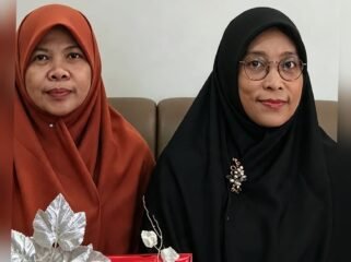 Ketua Fraksi PKS DPRD Kabupaten Pemalang, dr. Irma Suryani Widyastuti (kanan) dan Ketua BIPEKA (Bidang Ketahanan Keluarga), Casminah