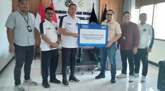 Penyerahan bantuan ini dilakukan secara simbolis oleh Mochamad Bayu Ardhika pemimpin cabang BRI KC Pemalang, Kurniawan Tulus Nugroho, pemimpin cabang PT Bringin karya sejahtera selaku vendor pelaksana kepada Kepala rutan kelas II B Peamalng, Nur Febrianto, pada Kamis 16 Oktober 2026.