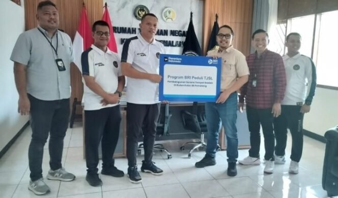 
					Penyerahan bantuan ini dilakukan secara simbolis oleh Mochamad Bayu Ardhika pemimpin cabang BRI KC Pemalang, Kurniawan Tulus Nugroho, pemimpin cabang PT Bringin karya sejahtera selaku vendor pelaksana kepada Kepala rutan kelas II B Peamalng, Nur Febrianto, pada Kamis 16 Oktober 2026.