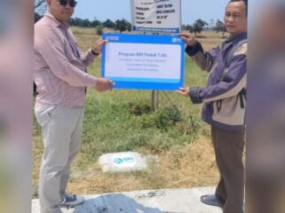 Penyerahan bantuan ini dilakukan secara simbolis, oleh Rahman Hakim, Supervisor Penunjang Operasional BRI Cabang Pemalang, kepada Kasi Kesra Desa Danasari, Joko Lesmono pada Kamis, 8 Oktober 2026.